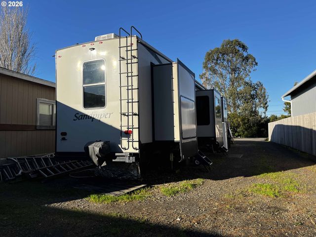 1890 37TH St, Florence, OR 97439