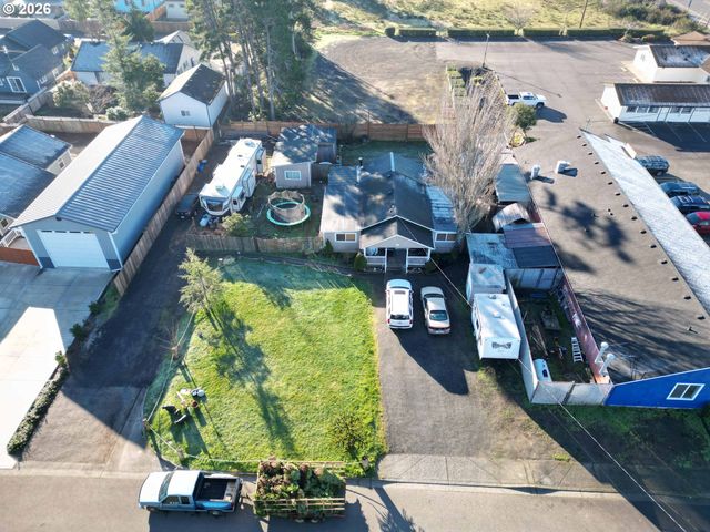 1890 37TH St, Florence, OR 97439