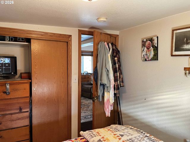 1890 37TH St, Florence, OR 97439