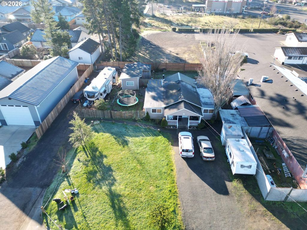 1890 37TH St, Florence, OR 97439