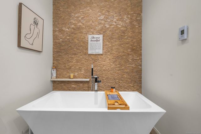 20 Brookview Circle 20, Bristol, CT 06010