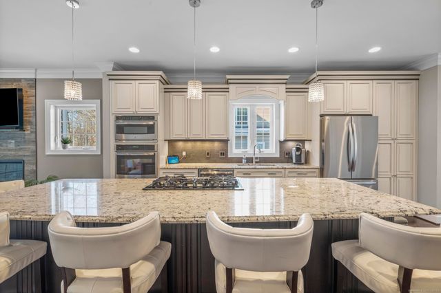 20 Brookview Circle 20, Bristol, CT 06010