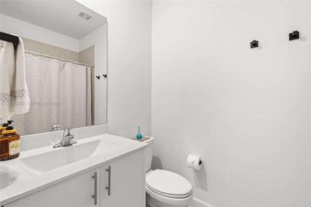 577 NW 204th St, Miami Gardens, FL 33169