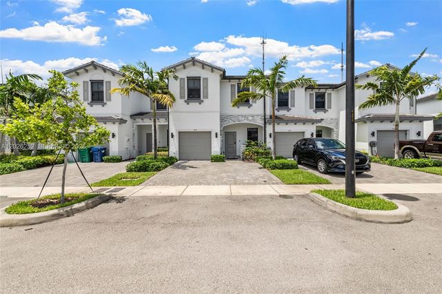 577 NW 204th St, Miami Gardens, FL 33169