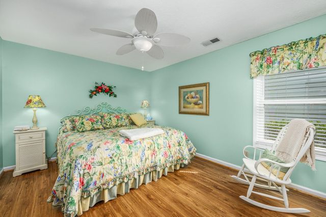 942 Tiffany Ln., North Myrtle Beach, SC 29582