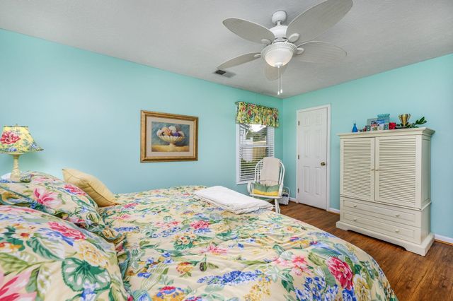 942 Tiffany Ln., North Myrtle Beach, SC 29582