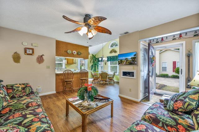 942 Tiffany Ln., North Myrtle Beach, SC 29582