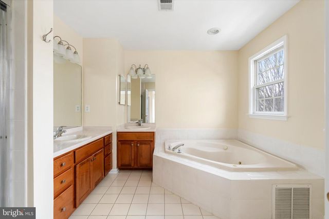 1228 PARK ST, Robbinsville, NJ 08691