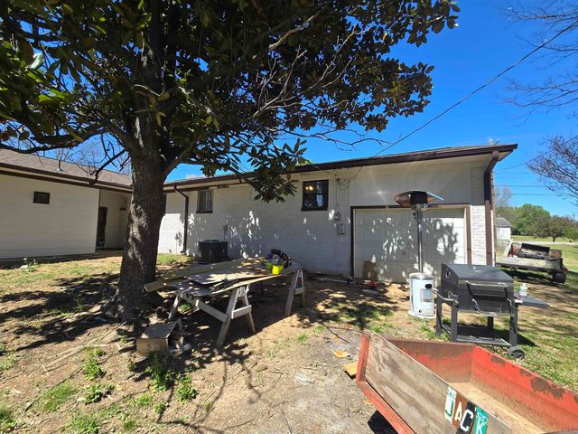 1800 White Drive, Batesville, AR 72501