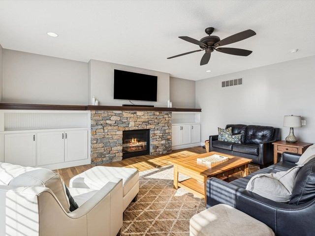 3535 Cobblestone Dr Drive, Bettendorf, IA 52722