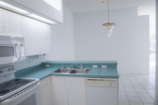 208 HEMINGWAY DRIVE, Oldsmar, FL 34677