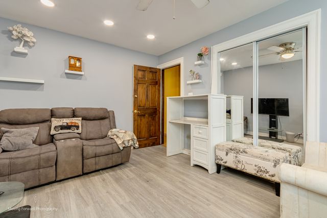 7254 Fair Elms Avenue, Burr Ridge, IL 60527