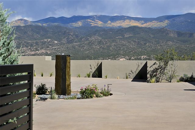 3275 Monte Sereno Drive, Santa Fe, NM 87506