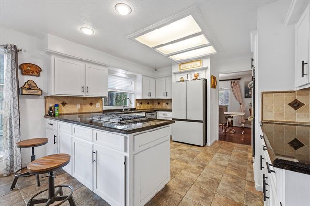 15035 Vistamont Drive, Houston, TX 77083