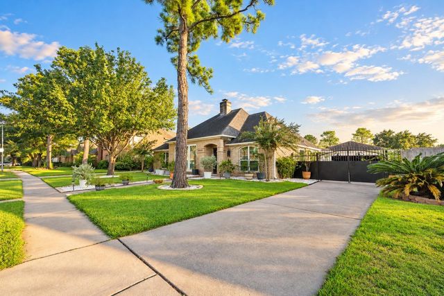 15035 Vistamont Drive, Houston, TX 77083