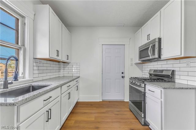 909 Lake Avenue, Elyria, OH 44035