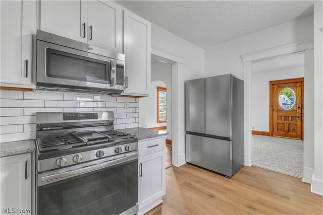 909 Lake Avenue, Elyria, OH 44035