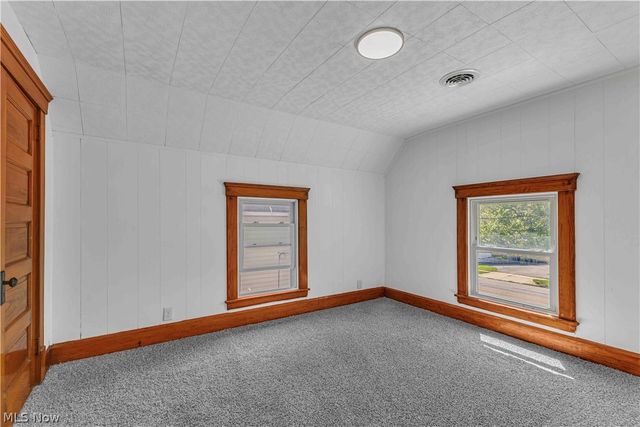 909 Lake Avenue, Elyria, OH 44035