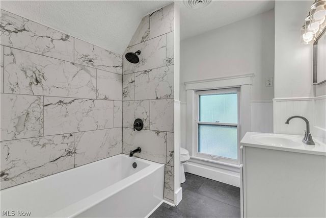 909 Lake Avenue, Elyria, OH 44035