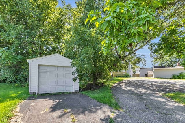 909 Lake Avenue, Elyria, OH 44035