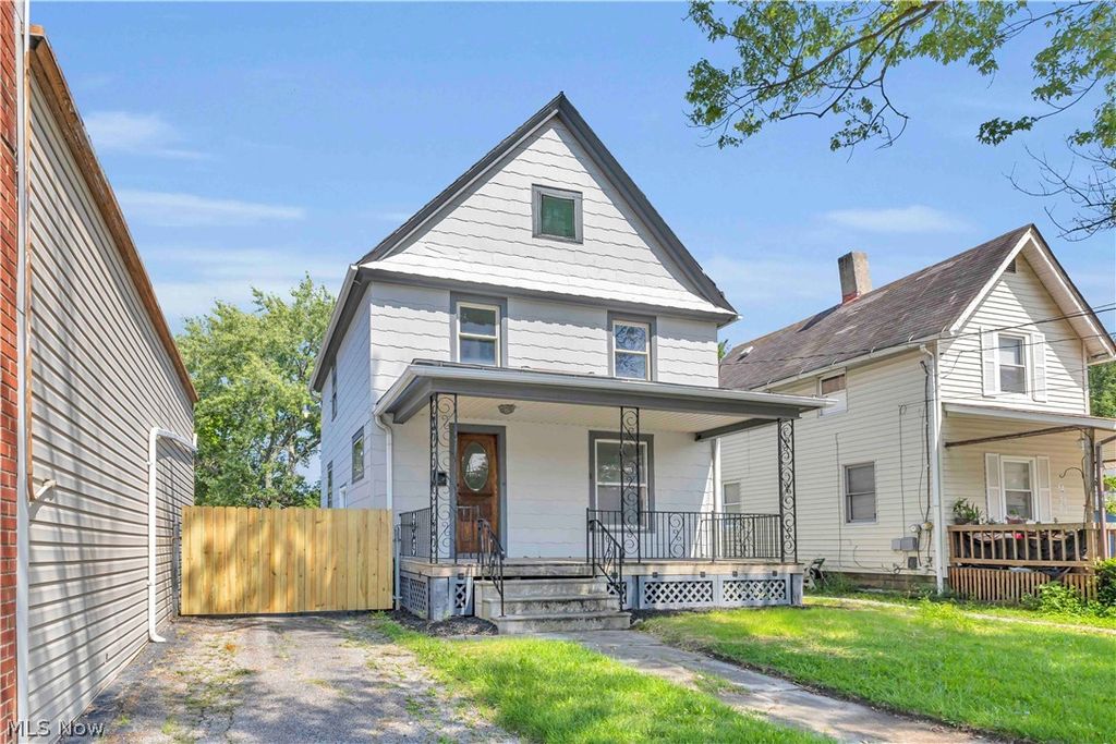 909 Lake Avenue, Elyria, OH 44035