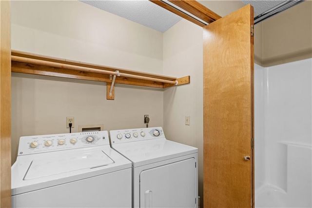 1704 W Christi Lane, Raymore, MO 64083