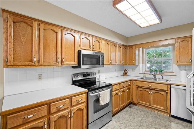 1704 W Christi Lane, Raymore, MO 64083