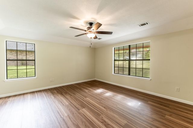 3660 Red Bud Lane, Huntsville, TX 77340