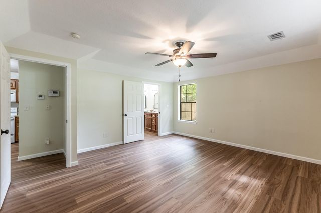 3660 Red Bud Lane, Huntsville, TX 77340