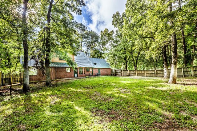3660 Red Bud Lane, Huntsville, TX 77340