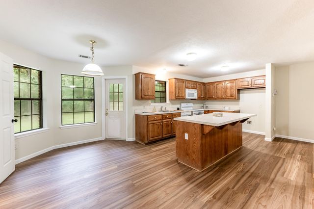 3660 Red Bud Lane, Huntsville, TX 77340