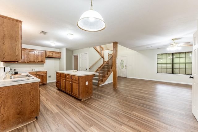 3660 Red Bud Lane, Huntsville, TX 77340