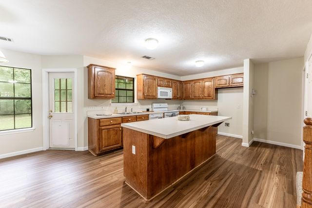 3660 Red Bud Lane, Huntsville, TX 77340