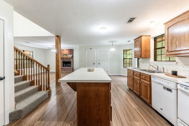 3660 Red Bud Lane, Huntsville, TX 77340