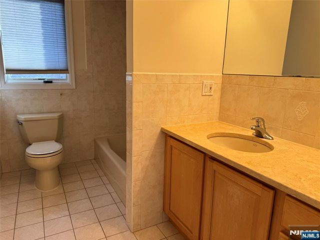 535B Lawn Avenue B, Palisades Park, NJ 07650