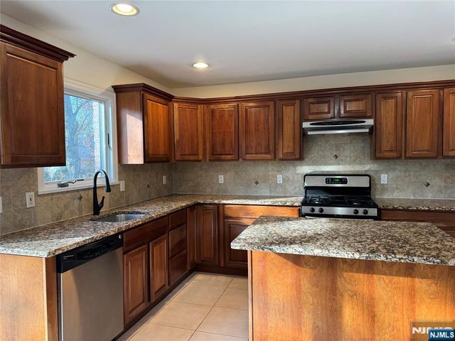 535B Lawn Avenue B, Palisades Park, NJ 07650