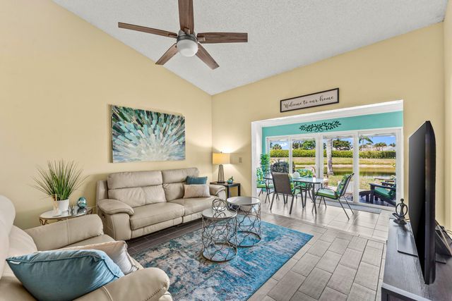 12195 Forest Greens Drive, Boynton Beach, FL 33437