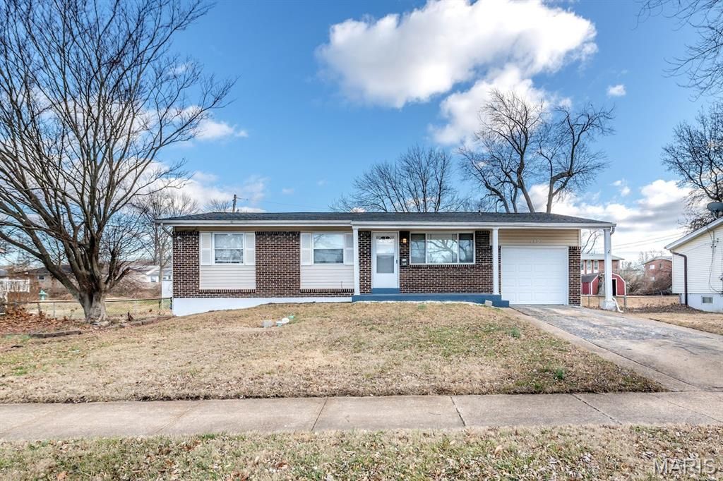 150 Saint Charles Street, Florissant, MO 63031