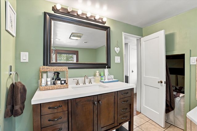 26 College Road, Goffstown, NH 03102