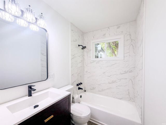 1244 Melbourne Court, New Haven, IN 46774
