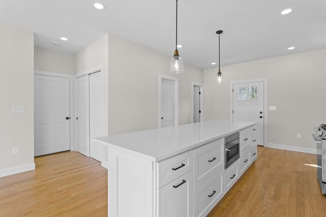 96 Shadow Lake Rd Unit 2 Rear, Salem, NH 03079