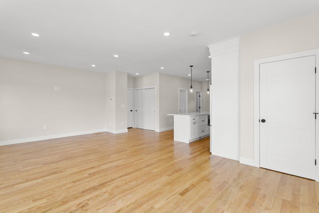 96 Shadow Lake Rd Unit 2 Rear, Salem, NH 03079