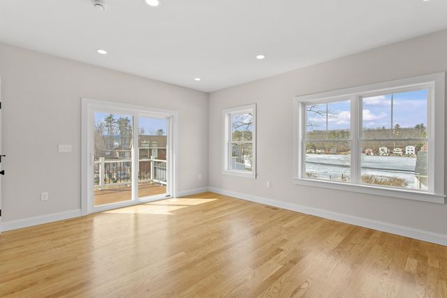 96 Shadow Lake Rd Unit 2 Rear, Salem, NH 03079