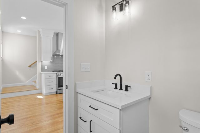 96 Shadow Lake Rd Unit 2 Rear, Salem, NH 03079