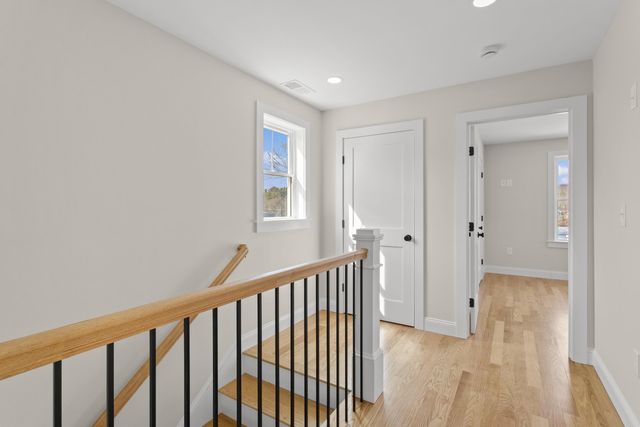 96 Shadow Lake Rd Unit 2 Rear, Salem, NH 03079