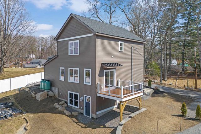 96 Shadow Lake Rd Unit 2 Rear, Salem, NH 03079