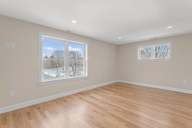 96 Shadow Lake Rd Unit 2 Rear, Salem, NH 03079