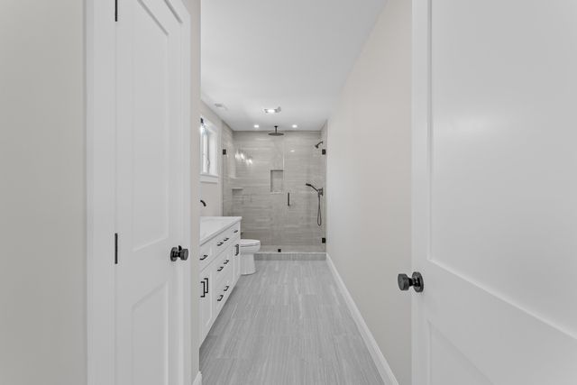 96 Shadow Lake Rd Unit 2 Rear, Salem, NH 03079