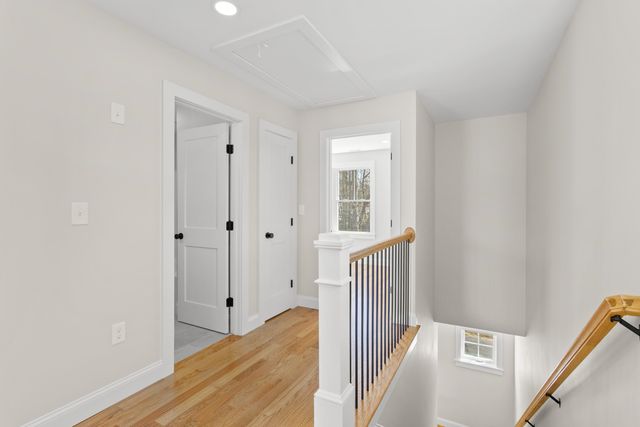 96 Shadow Lake Rd Unit 2 Rear, Salem, NH 03079