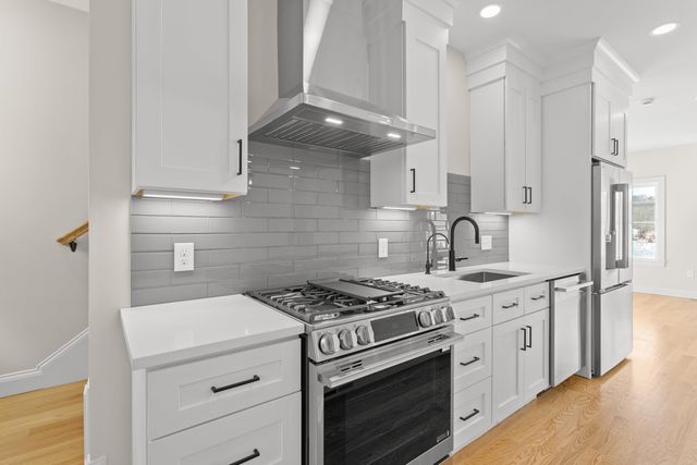 96 Shadow Lake Rd Unit 2 Rear, Salem, NH 03079